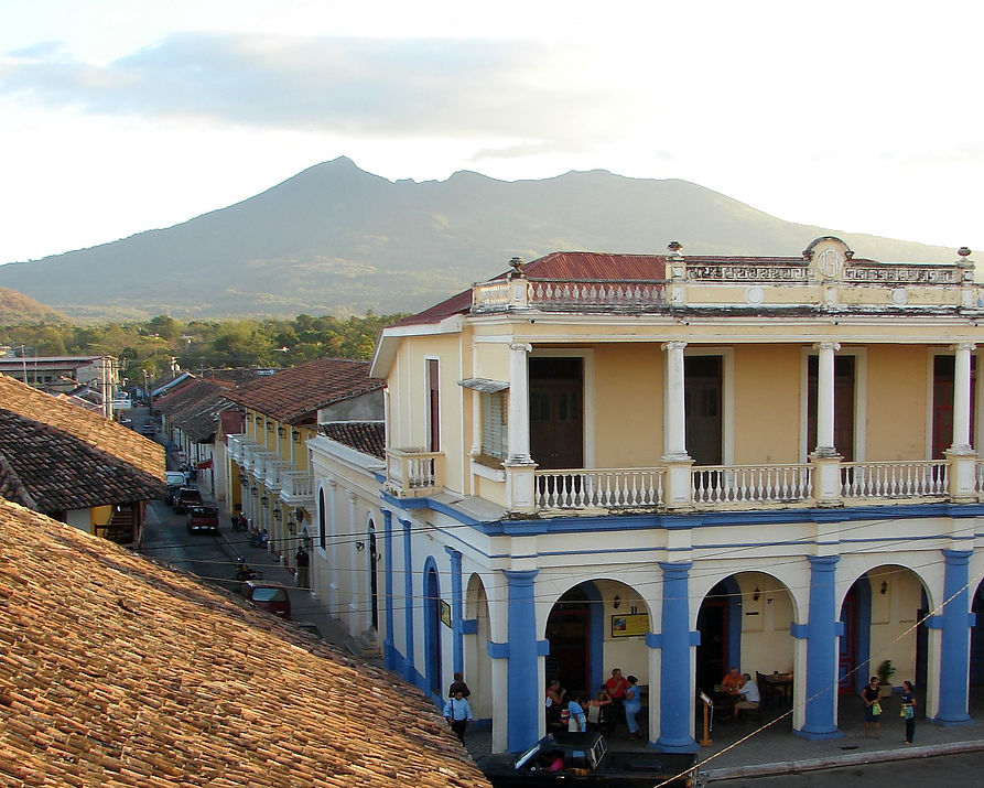 Mombacho_from_Granada.jpg